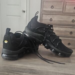 Nike Men's Triple Black Air VaporMax Sneakers